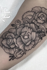 大臂欧美花卉纹身图案