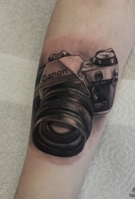 小臂欧美黑灰school相机纹身图案