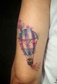 大臂泼墨彩色热气球纹身图案