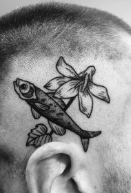 头部鱼和花纹身图案
