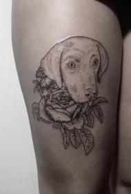 大腿性感狗花卉纹身图案
