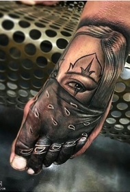 脚背黑色的忍者纹身图案