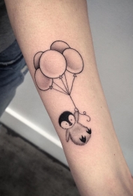 小臂卡通企鹅气球黑灰纹身图案
