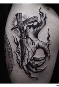 大腿暗黑系手十字架纹身图案