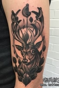 大臂school鹿头纹身图案