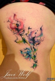 侧腰泼墨彩色花卉纹身图案