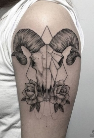 大臂羚羊几何花蕊tattoo纹身图案