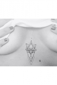 女性胸部几何小清新梵花纹身图案