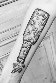 小臂点刺创意星空瓶子宇航员纹身图案