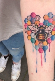 小臂欧美school蜜蜂泼墨点刺蜂巢纹身图案