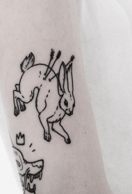 手臂小清新简单线条中箭的兔子纹身图案
