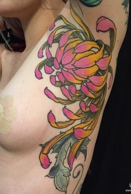 侧肋漂亮的欧美传统菊花纹身图案