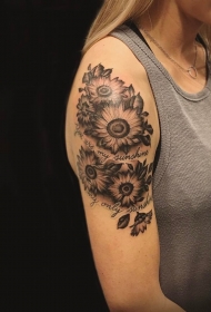 大臂欧美向日葵字母纹身图案