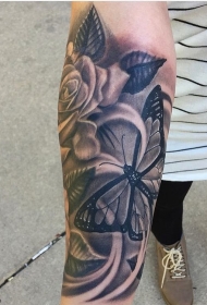 小臂黑灰蝴蝶玫瑰纹身图案
