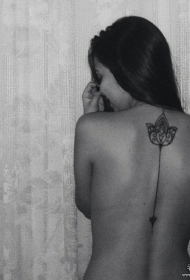 女性背部梵花性感tattoo纹身图案