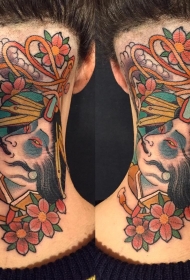 脖子上个性的樱花艺妓纹身图案