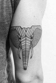 大臂几何线条大象头部纹身图案
