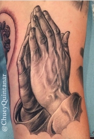 小臂欧美祈祷之手纹身图案
