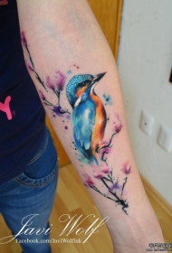 小臂彩色中国风小鸟写实纹身图案