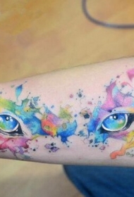 小臂动物眼睛泼墨彩色纹身图案