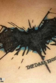 背部蝙蝠字母图腾纹身图案