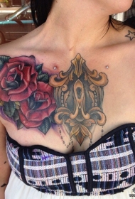 胸部彩绘欧美玫瑰纹身图案