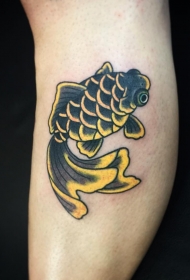 日式tattoo小腿一条彩绘金鱼纹身图案