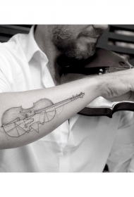 男性小臂小提琴个性线条组合纹身图案