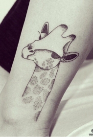 脚踝长颈鹿点刺纹身图案
