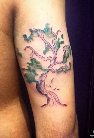 大臂泼墨扭曲的树纹身图案