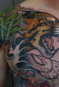 胸部传统老虎竹子彩绘纹身图案