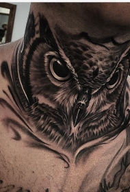 欧美颈部写实猫头鹰纹身图案