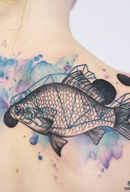 背部鲤鱼彩色泼墨纹身图案