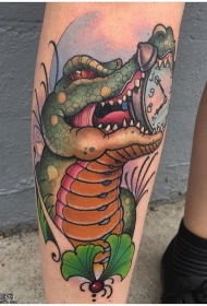 小腿上一只绿色的鳄鱼纹身图案