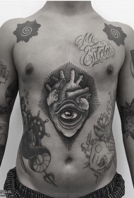 腹部长眼睛的心脏纹身图案
