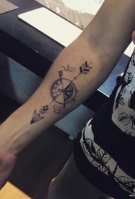 小臂指南针箭头个性tattoo纹身图案