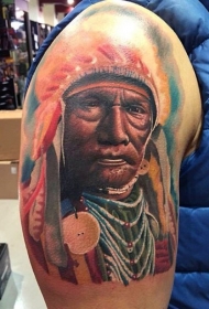 手臂印第安老人肖像彩色写实纹身图案