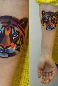 手臂几何式的彩色小虎头纹身图案