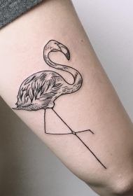 大腿线条点刺火烈鸟纹身图案