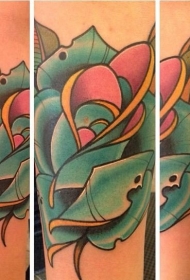 手臂奇怪的彩色玫瑰花纹身图案