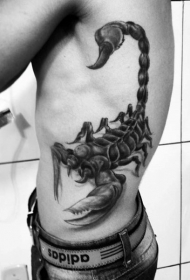 侧肋3D黑色的大蝎子个性纹身图案