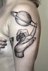 大臂3D写实惊人的行星与手纹身图案