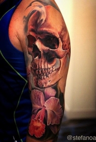 手臂3D风格彩色骷髅与美丽的花朵纹身图案