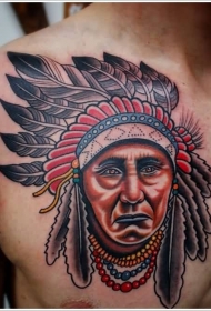 胸部丰富多彩的印第安人肖像纹身图案