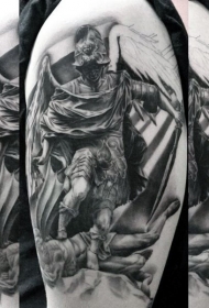 手臂黑白的天使战士个性纹身图案