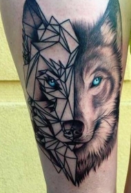 大腿半几何半真实的狼头纹身图案