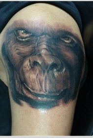 大臂逼真的猩猩纹身图案