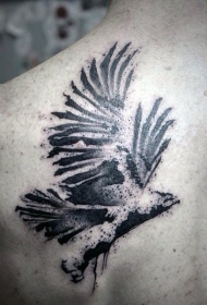 背部抽象风格的黑白鹰纹身图案