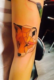 手臂3D几何风格可爱的狐狸纹身图案