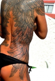 背部大面积天使翅膀个性纹身图案